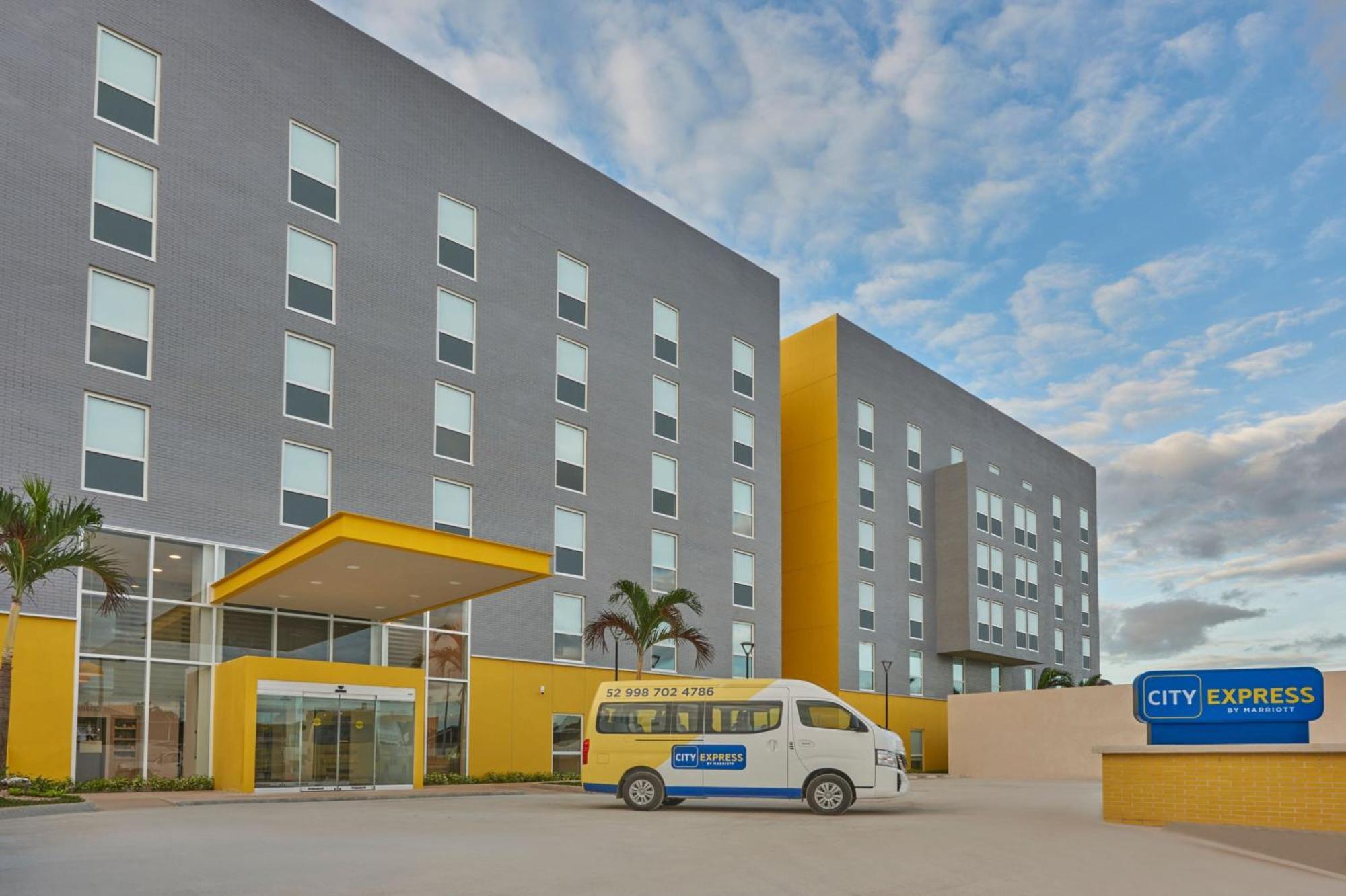 City Express By Marriott Cancun Aeropuerto Alfredo V. Bonfil Bagian luar foto